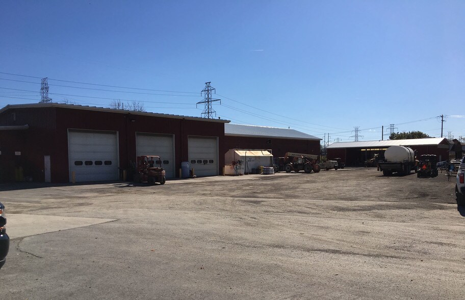 101-105 Center Rd, West Seneca, NY for sale - Primary Photo - Image 1 of 1