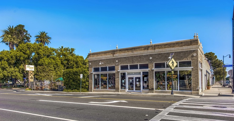 401 W Chapman Ave, Orange, CA for lease - Building Photo - Image 1 of 35