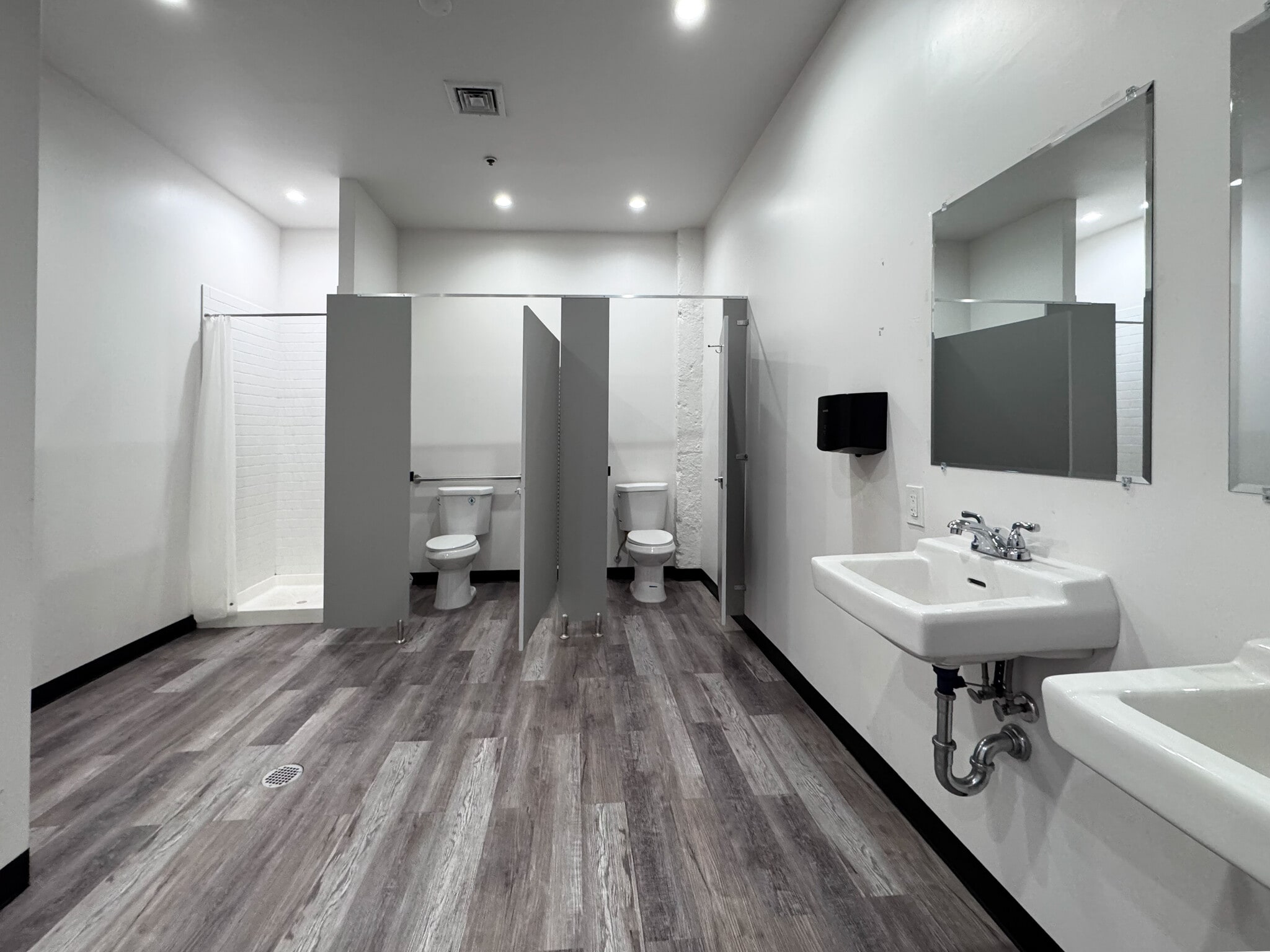 29-28 41st Ave, Long Island City, NY for lease Interior Photo- Image 1 of 4