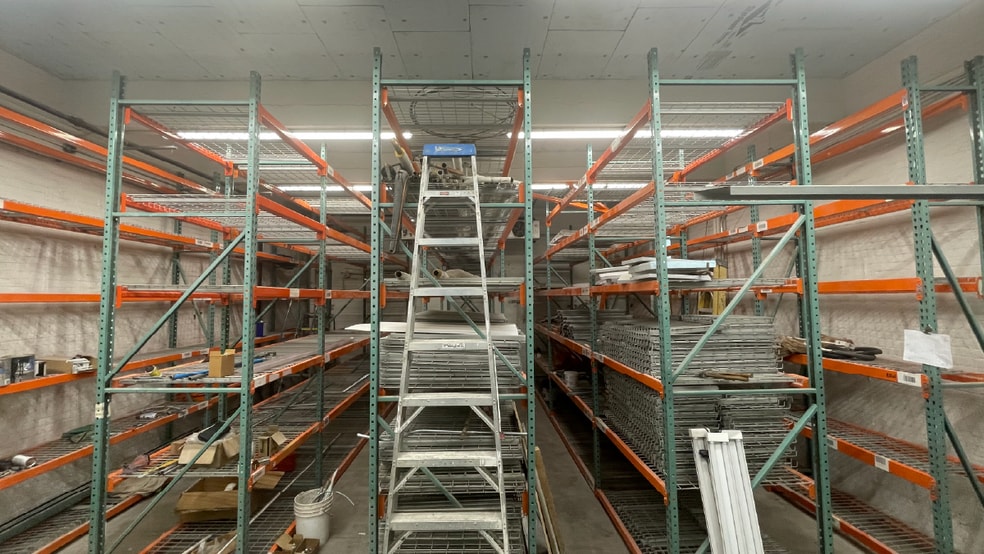 8-01 43rd Ave, Long Island City, NY for lease - Interior Photo - Image 2 of 5