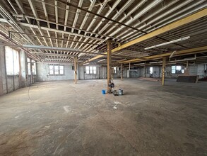 389 Columbia St, Brooklyn, NY for lease Interior Photo- Image 2 of 7