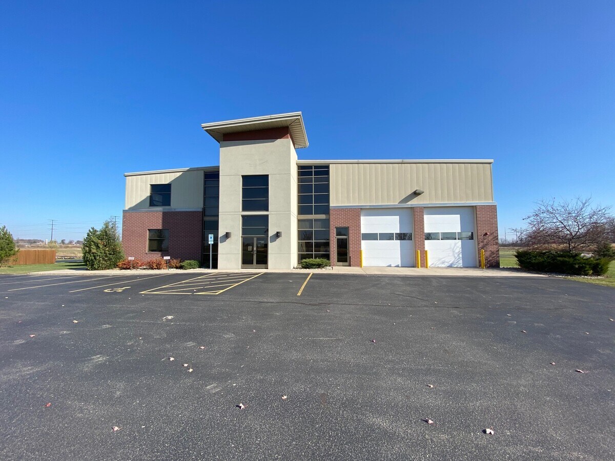 1201 Maple Creek Ln, New London, WI 54961