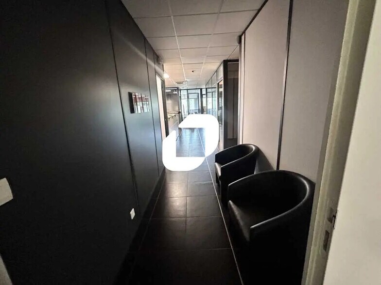 Office in Saint-Brice-sous-Forêt for lease - Interior Photo - Image 2 of 8