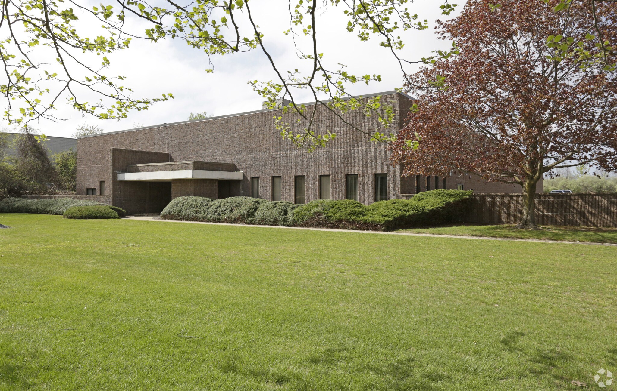 20 Davids Dr, Hauppauge, NY for sale Primary Photo- Image 1 of 1