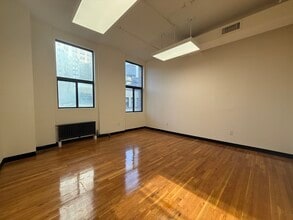 16 W 32nd St, New York, NY for lease Interior Photo- Image 2 of 4