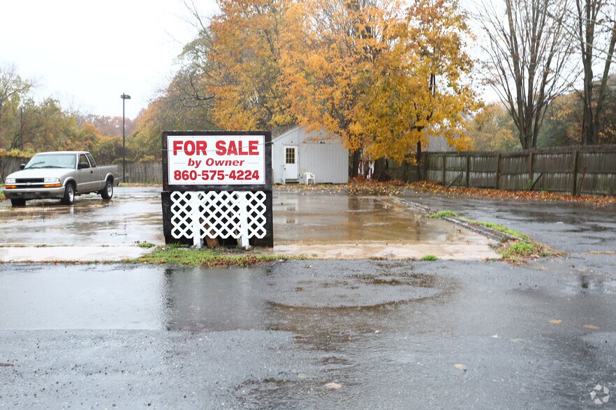 64 W Main St, Clinton, CT for sale - Primary Photo - Image 1 of 1