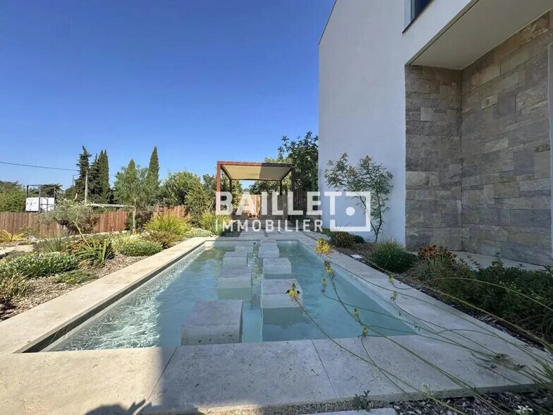 Office in Grasse for lease - Building Photo - Image 2 of 9