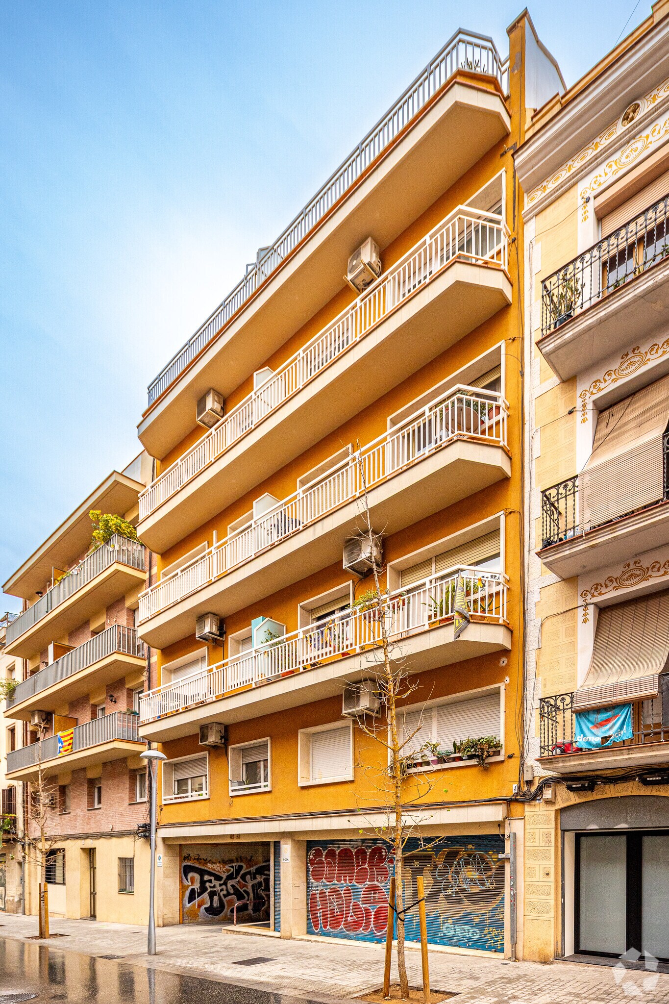 Multifamily in Barcelona, Barcelona for sale Primary Photo- Image 1 of 3