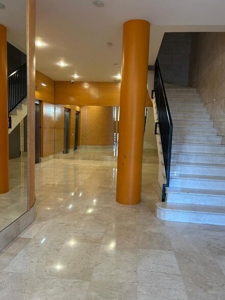 Multifamily in Barcelona, Barcelona for sale - Lobby - Image 1 of 1