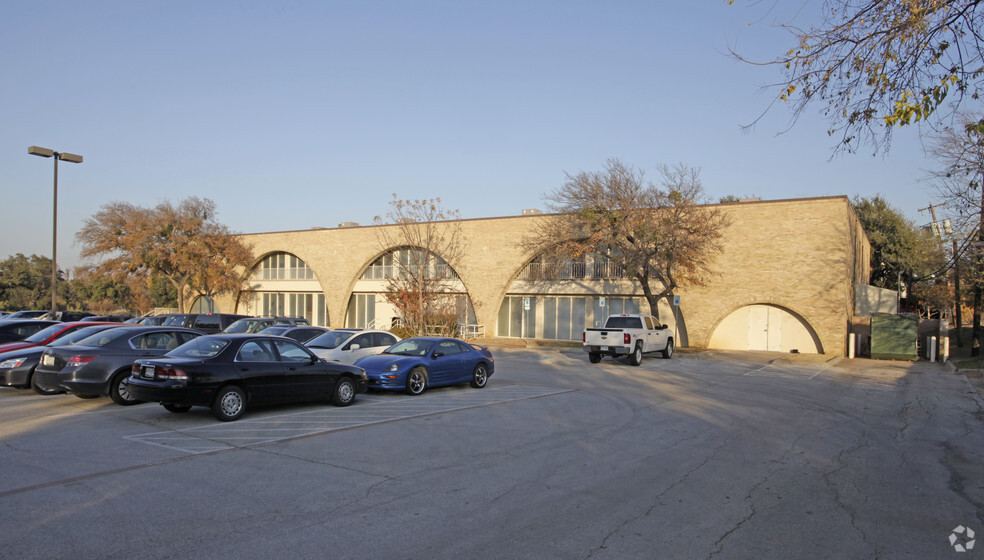 2660 E Lamar Blvd, Arlington, TX for sale - Building Photo - Image 2 of 2