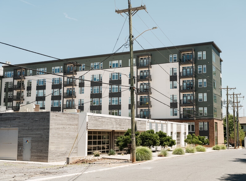 2400-2406 Dunavant St, Charlotte, NC for lease - Primary Photo - Image 1 of 15