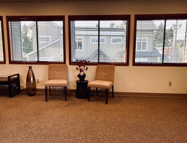 614 Harrison St, Sumner, WA for lease - Building Photo - Image 2 of 7