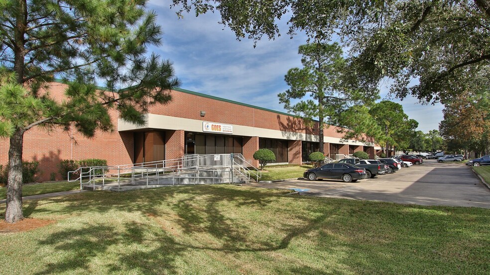 3701-3749 Yale St, Houston, TX for lease - Building Photo - Image 3 of 11