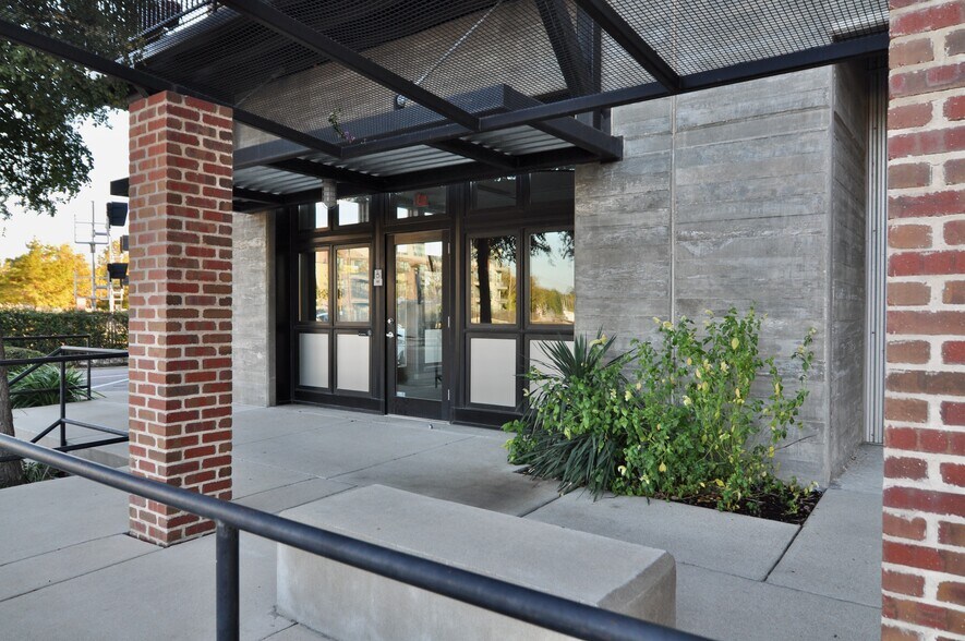 2235 E 6th St, Austin, TX for lease - Building Photo - Image 3 of 7