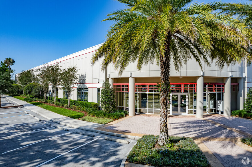 102 W Pineloch Ave, Orlando, FL for lease - Building Photo - Image 1 of 7