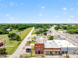 201 N Bois D Arc St, Forney TX - Retail Space