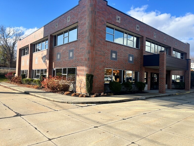 989-991 Waterman Ave, East Providence, RI for lease - Primary Photo - Image 1 of 1