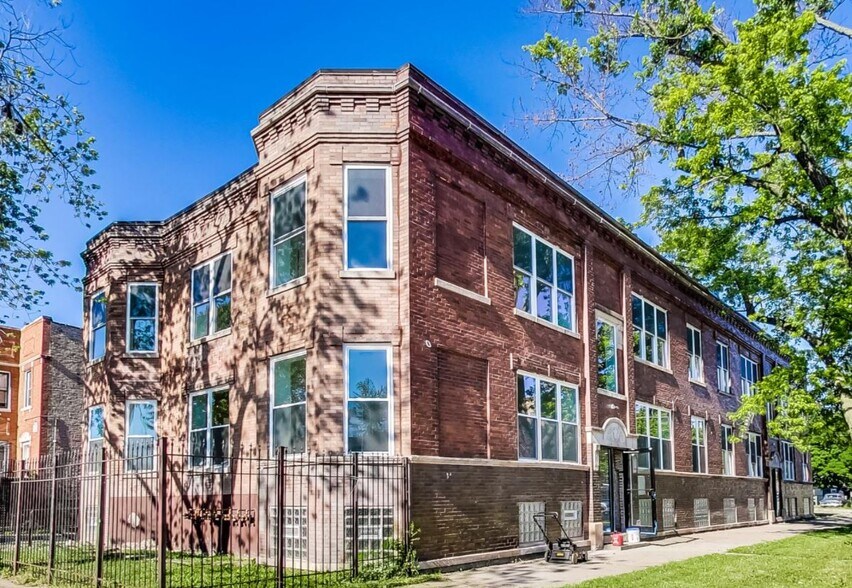 3803-3809 W Ohio St, Chicago, IL for sale - Building Photo - Image 2 of 5