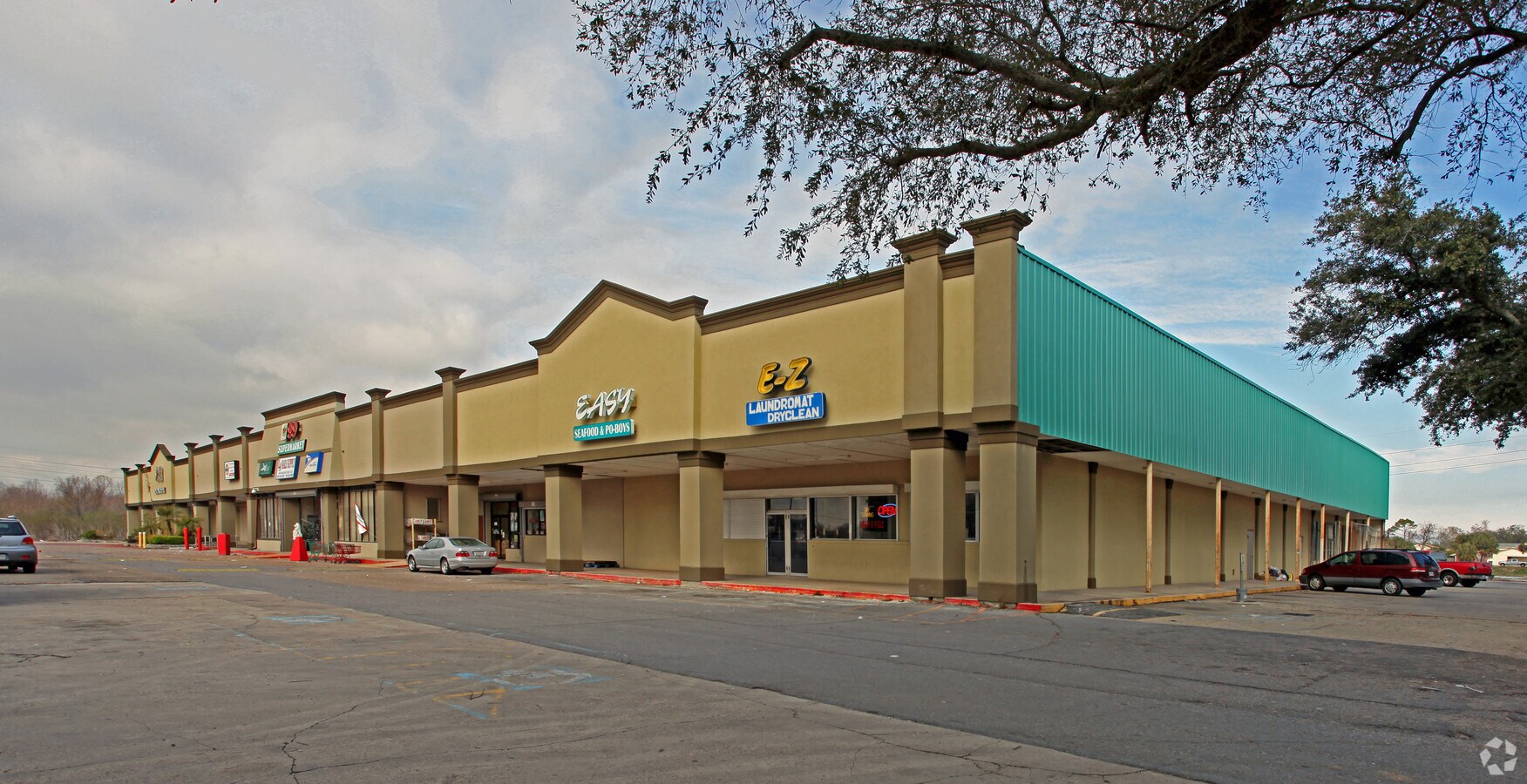 1323513243 Chef Menteur Hwy, New Orleans, LA 70129