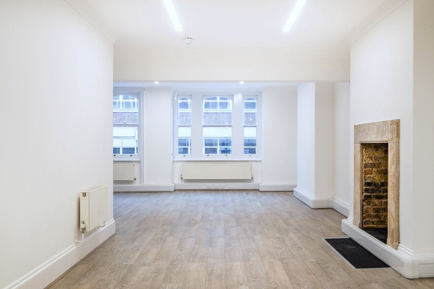 26 Eastcastle St, London for lease - Building Photo - Image 3 of 8