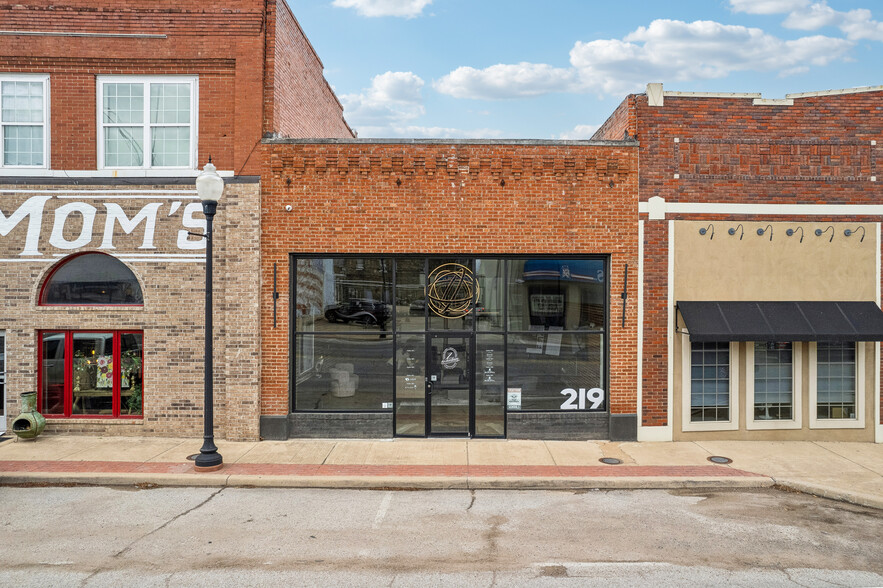 219 E Rogers Blvd, Skiatook, OK for lease - Building Photo - Image 1 of 44