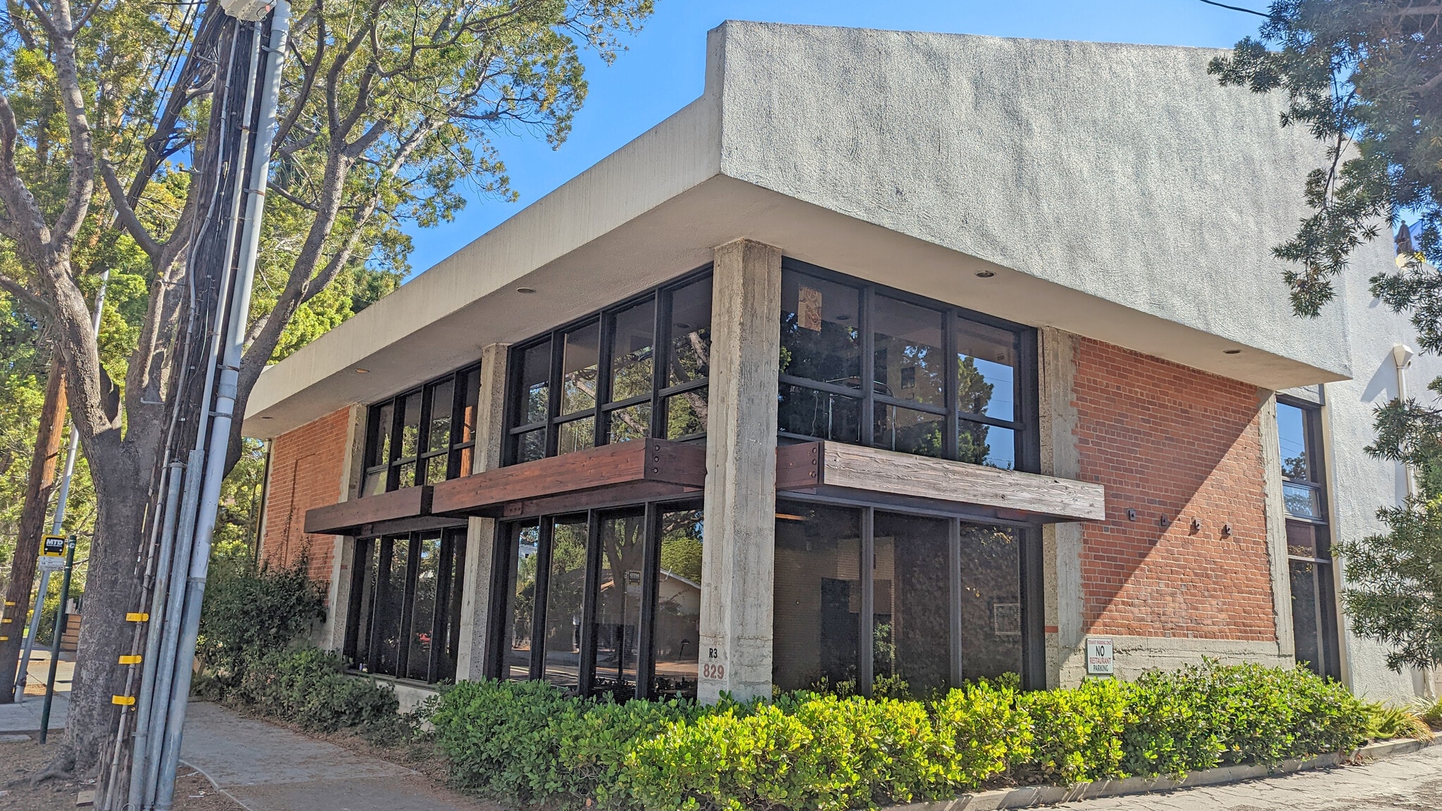 829 De la Vina St, Santa Barbara, CA for lease Interior Photo- Image 1 of 4