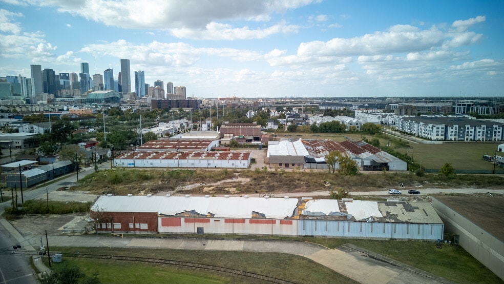 3229 Navigation Blvd, Houston, TX for sale - Building Photo - Image 3 of 38