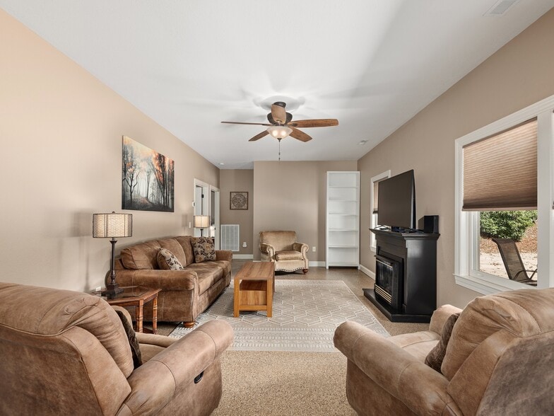 355 Johnson Dr, Canton, NC for sale - Building Photo - Image 3 of 43