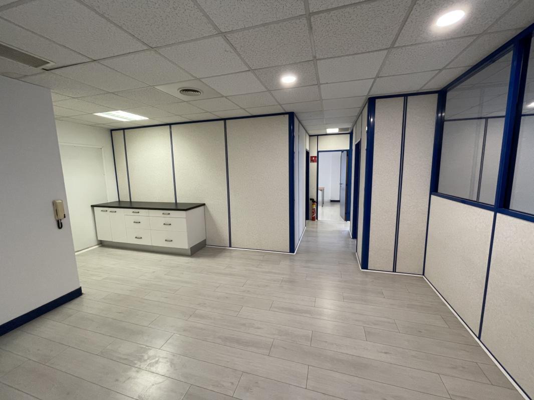 Office in Puget-sur-Argens for lease Building Photo- Image 1 of 12