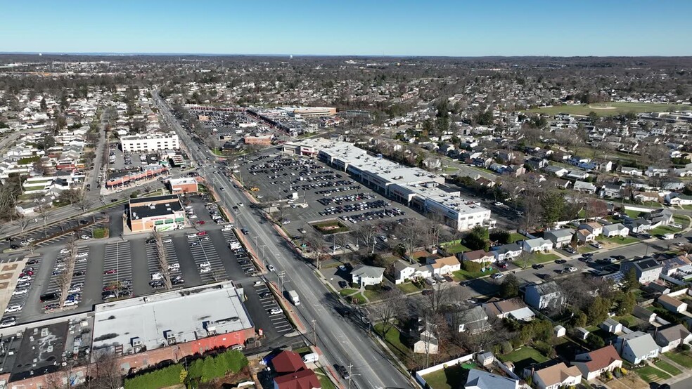 401-419 S Oyster Bay Rd, Plainview, NY for lease - Commercial Listing Video - Image 3 of 47