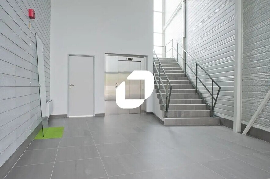 Office in Serris for lease - Interior Photo - Image 2 of 4