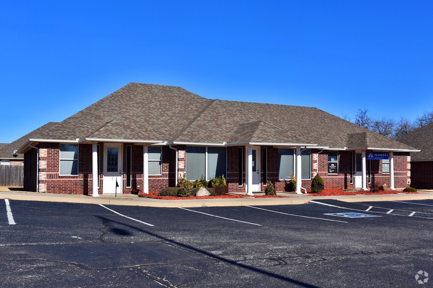 2027 E Ok-152, Mustang, OK for sale - Primary Photo - Image 1 of 1