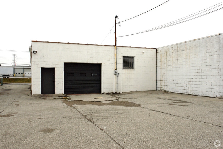1114 Industry Rd, Lexington, KY for lease - Building Photo - Image 2 of 3