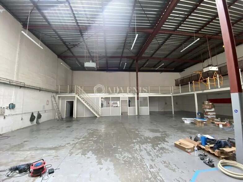 Industrial in Trappes for lease - Interior Photo - Image 3 of 4
