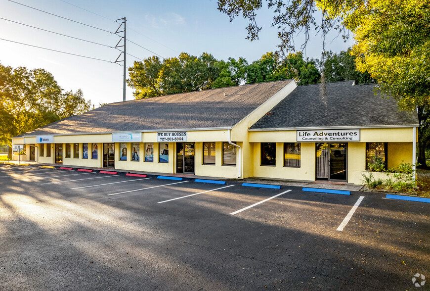 8588 Starkey Rd, Seminole, FL for sale - Primary Photo - Image 1 of 5