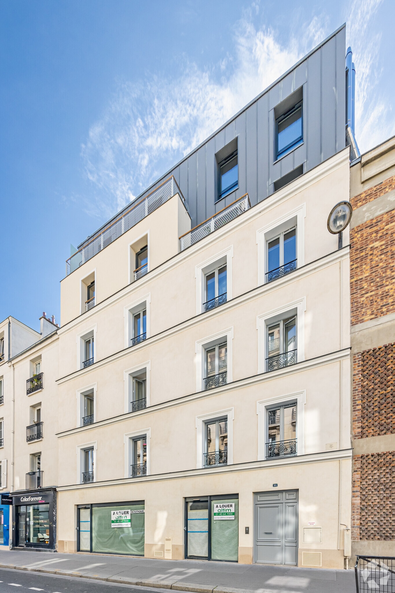 Retail in Paris for lease Primary Photo- Image 1 of 3