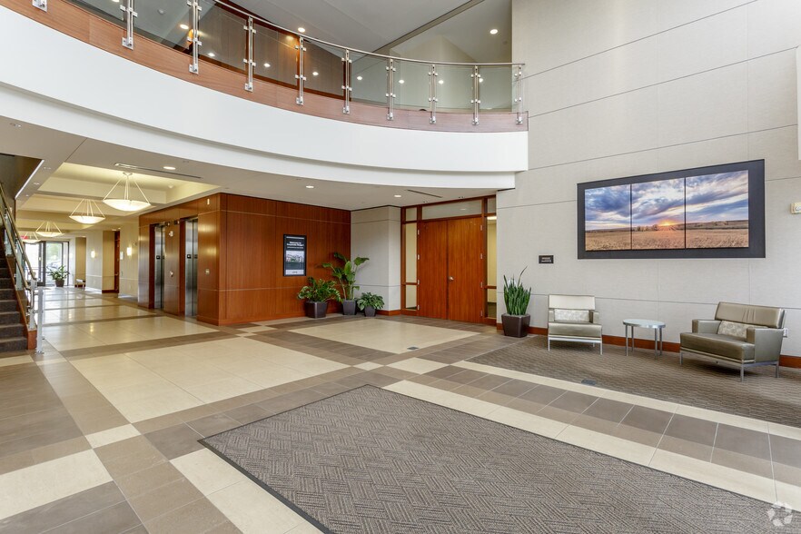18103 W 106th St, Olathe, KS for lease - Lobby - Image 3 of 7