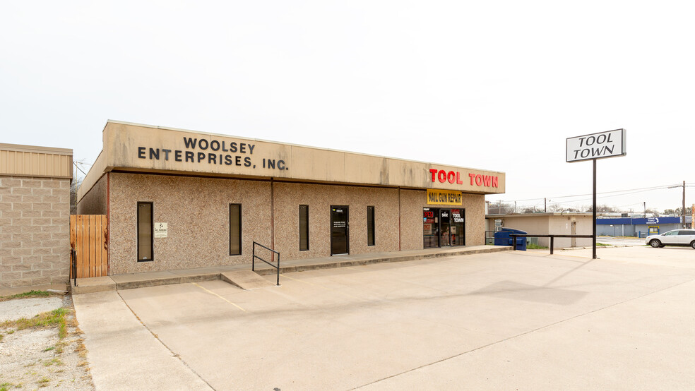 5800 Jacksboro Hwy, Fort Worth, TX for sale - Primary Photo - Image 1 of 7