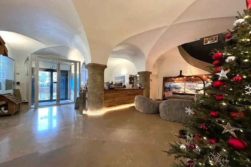 Office in Lyon for lease - Building Photo - Image 3 of 14