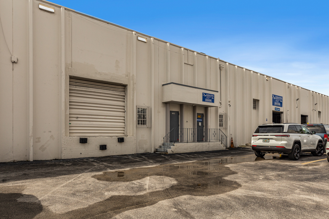 7212-7282 NW 33rd St, Miami, FL for lease Building Photo- Image 1 of 25