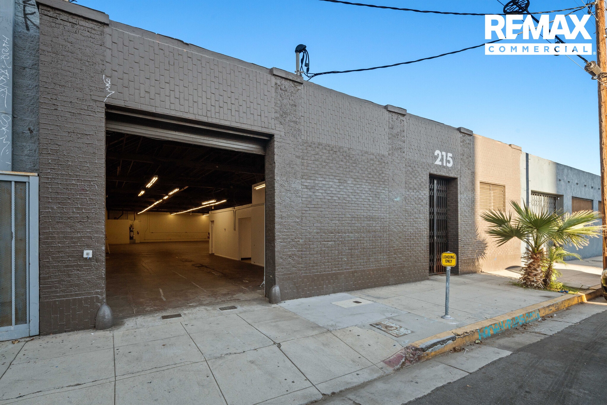 215 W 15th St, Los Angeles, CA for sale Primary Photo- Image 1 of 27
