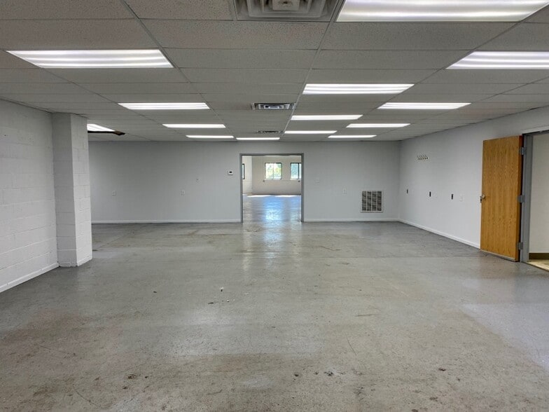 230 Bilmar Ave, Pittsburgh, PA for lease - Interior Photo - Image 3 of 14