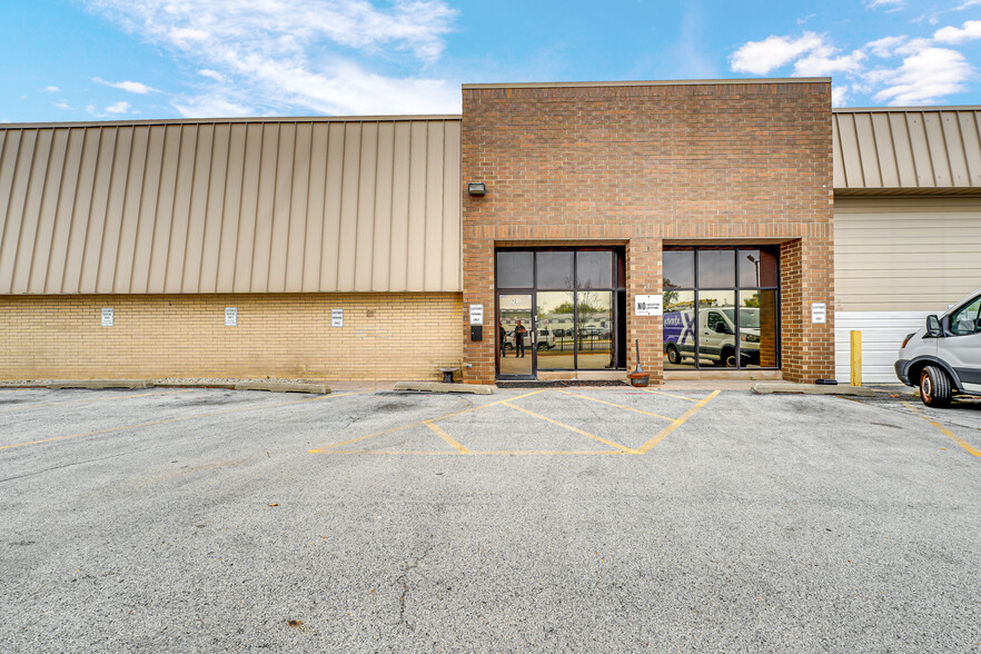 721 E 112th St, Chicago, IL for lease - Primary Photo - Image 1 of 20