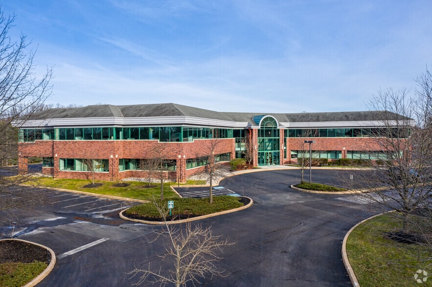 17 Campus Blvd, Newtown Square, PA for lease - Building Photo - Image 1 of 4