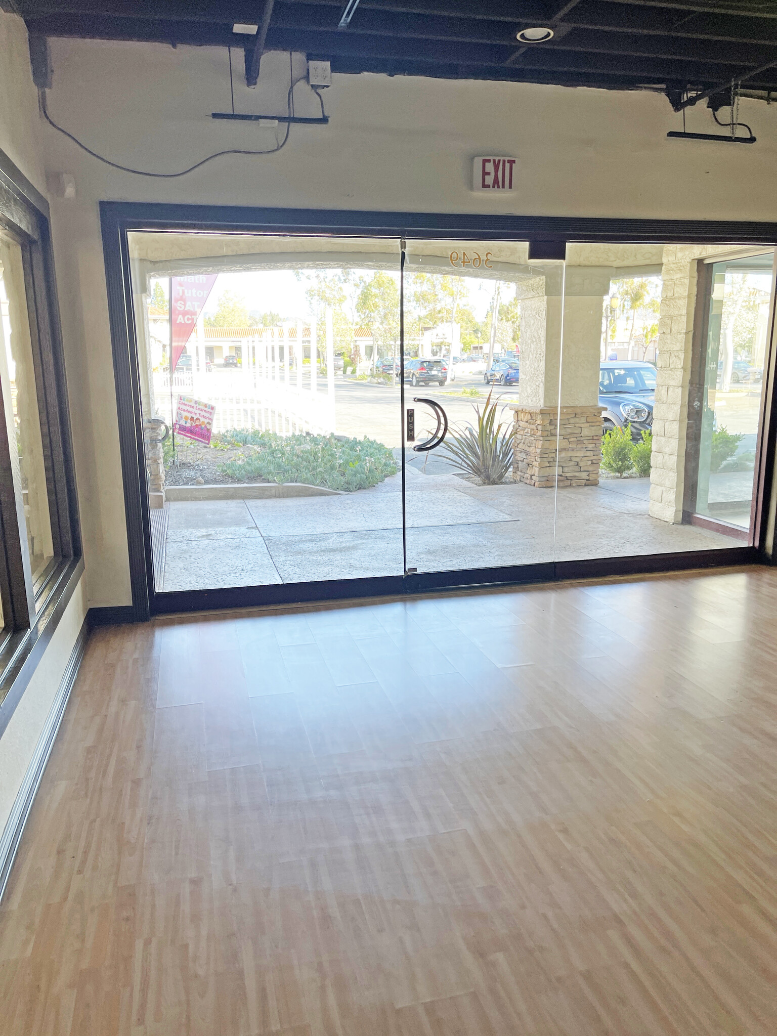 3637-3755 E Thousand Oaks Blvd, Thousand Oaks, CA for lease Interior Photo- Image 1 of 8