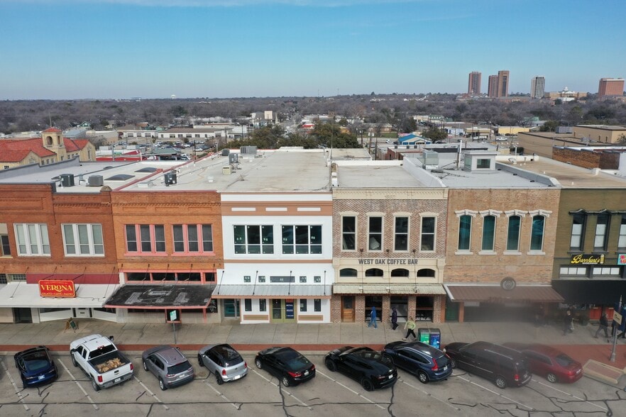 116 W Oak St, Denton, TX for lease - Building Photo - Image 3 of 6