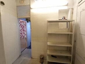 Retail in Barcelona, Barcelona for lease Interior Photo- Image 2 of 9