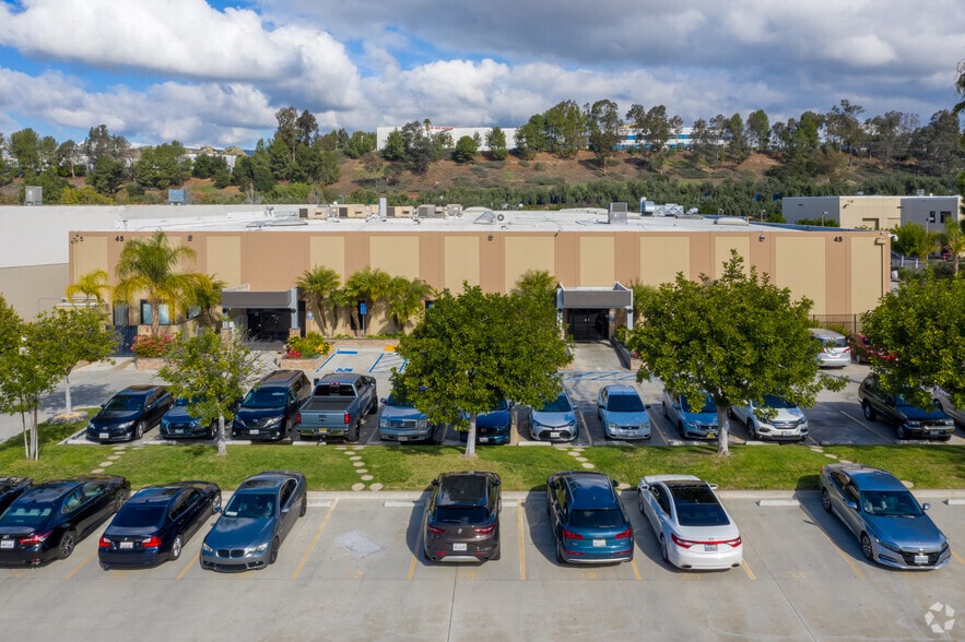 45 W Easy St, Simi Valley, CA for lease - Building Photo - Image 2 of 21
