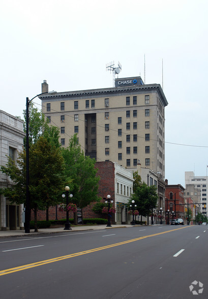 106 E Market St, Warren, OH for sale - Building Photo - Image 2 of 5