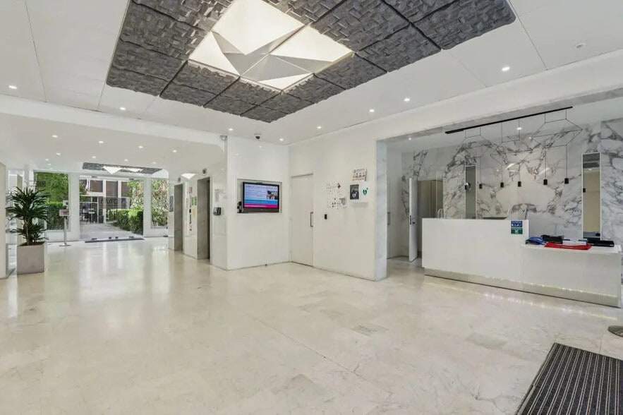 6-8 Rue Eugène Oudiné, Paris for lease - Building Photo - Image 2 of 9